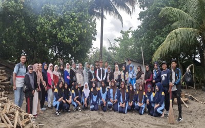 Aksi Bersih Pantai SMKS Nusatama Padang